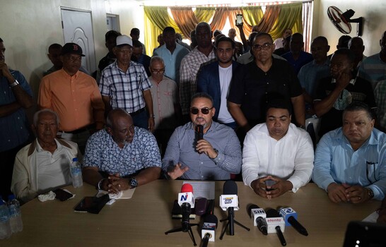 Doce organizaciones del transporte garantizan que no aumentar&aacute;n el precio del pasaje