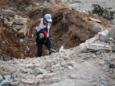 Venezuela entierra más de 150 cuerpos sin identificar tras terremotos