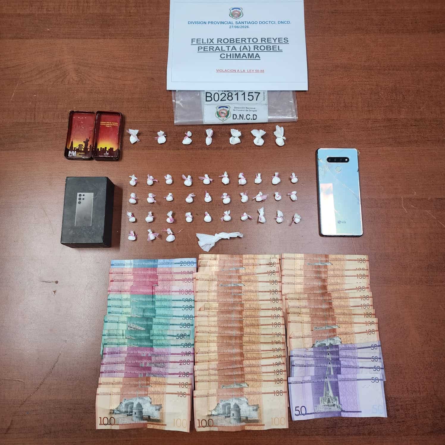 Sustancias il&iacute;citas y dinero ocupados.
