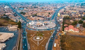 Al menos 15 muertos tras volcar un cami&oacute;n en una autopista en el oeste de Nigeria