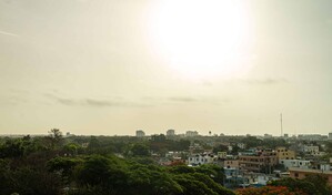 Cielo gris&aacute;ceo por polvo del Sahara y temperaturas calurosas dominar&aacute;n el clima este lunes