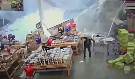 Fuertes lluvias provocan el colapso parcial del techo de una tienda en Nueva Jersey