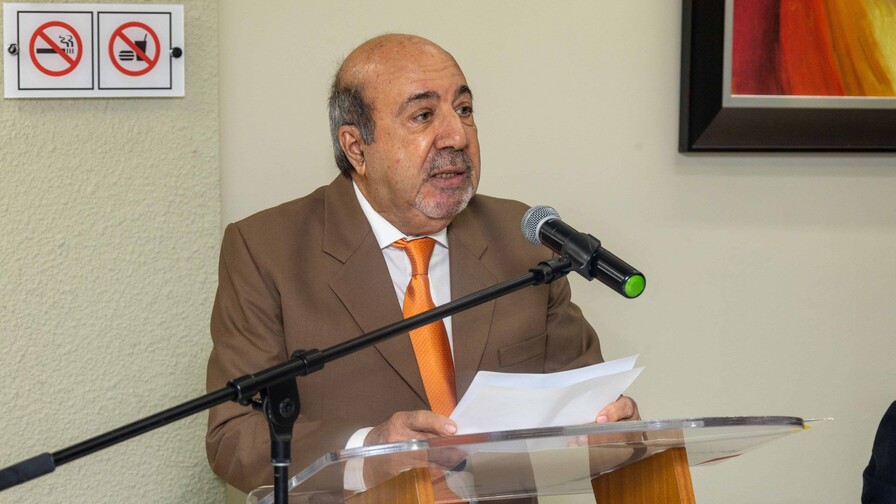 Profesor Jesús Elías Michelén presenta una obra sobre ética y compromiso cívico Profesor Jesús Elías Michelén presenta una obra sobre ética y compromiso cívico