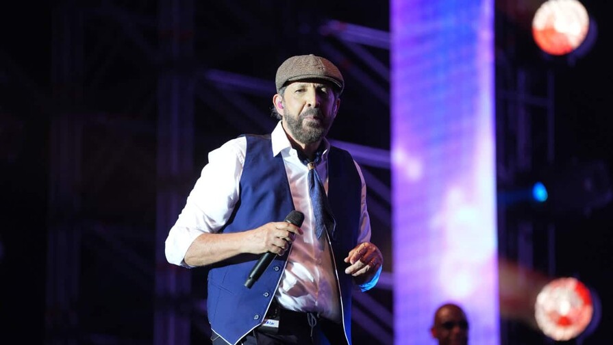 Juan Luis Guerra hace vibrar a Sevilla con 18,000 fanáticos Juan Luis Guerra hace vibrar a Sevilla con 18,000 fanáticos
