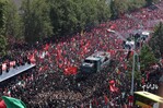 Una marea humana acompaña la procesión fúnebre de Jamenei en Teherán Una marea humana acompaña la procesión fúnebre de Jamenei en Teherán