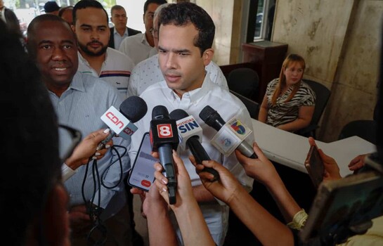 Omar Fern&aacute;ndez cuestiona avances de la reforma policial tras muerte de joven en Herrera