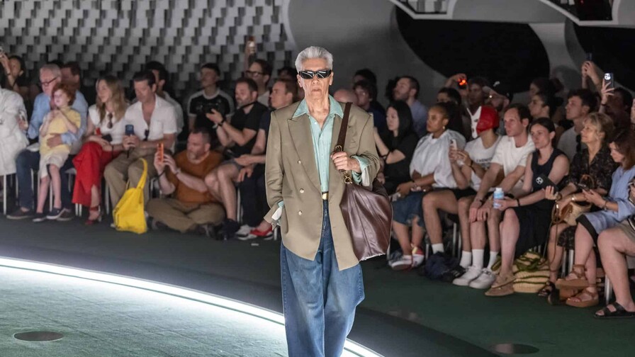 Las tendencias de moda van por un lado y el código de vestuario por otro Las tendencias de moda van por un lado y el código de vestuario por otro