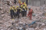 Venezuela entierra cuerpos no identificados tras terremotos que dejan más de 3,000 muertos
