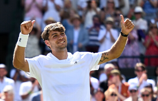 Cobolli sorprende a De Mi&ntilde;aur y ya est&aacute; en cuartos de final de Wimbledon