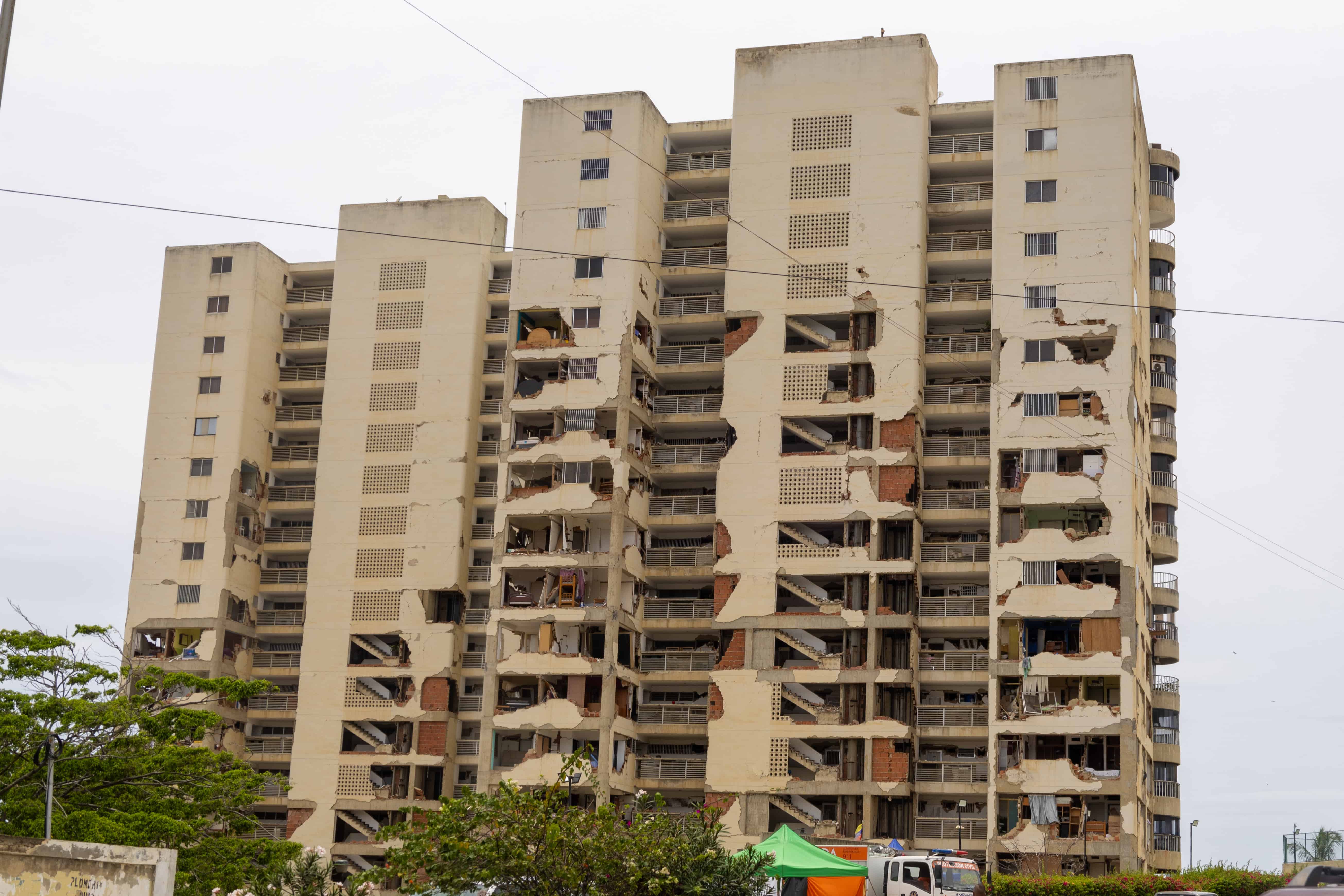 Edificios destruidos en La Guaira.