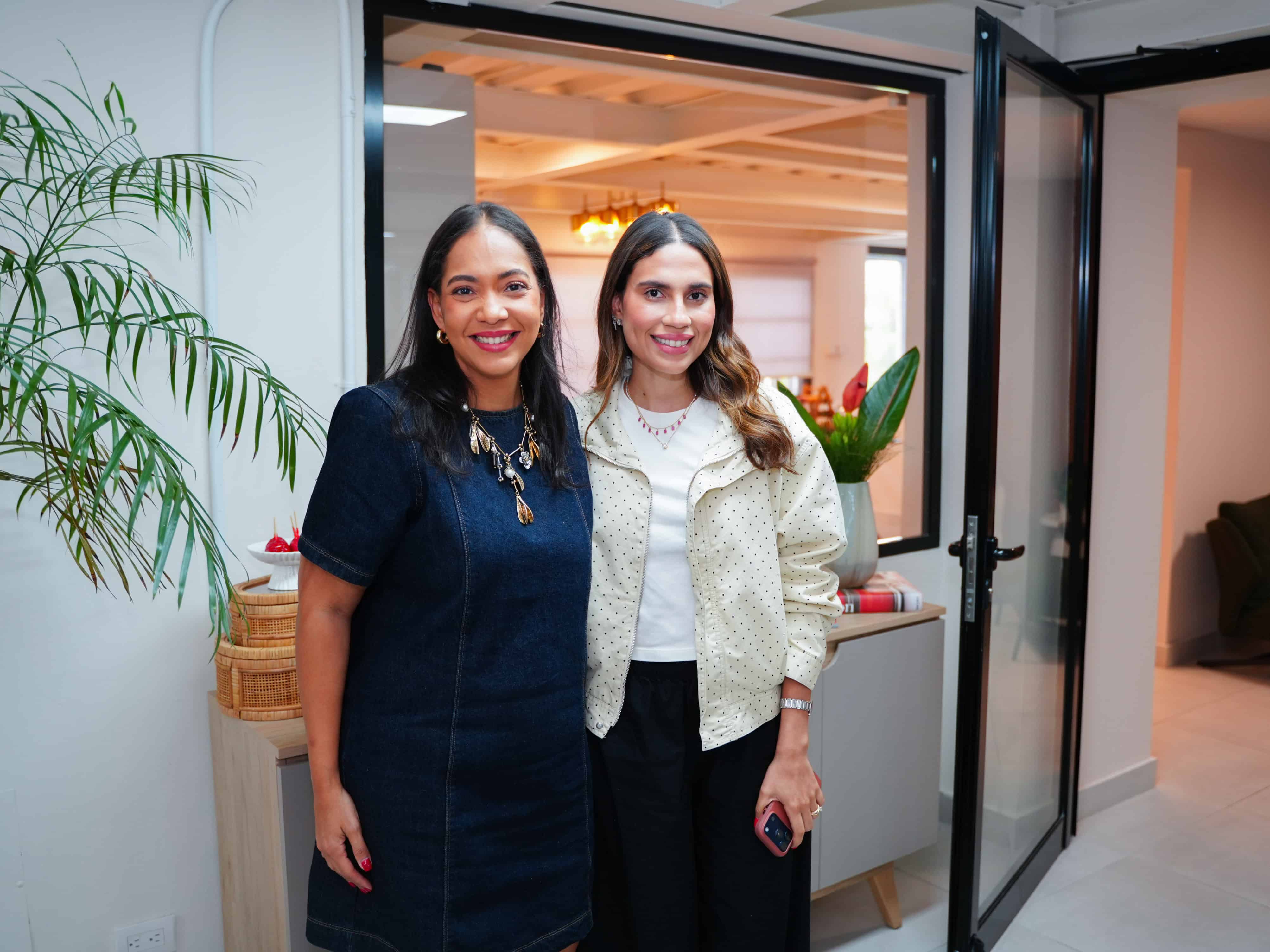 Carol Croussett y Katherine Collado.