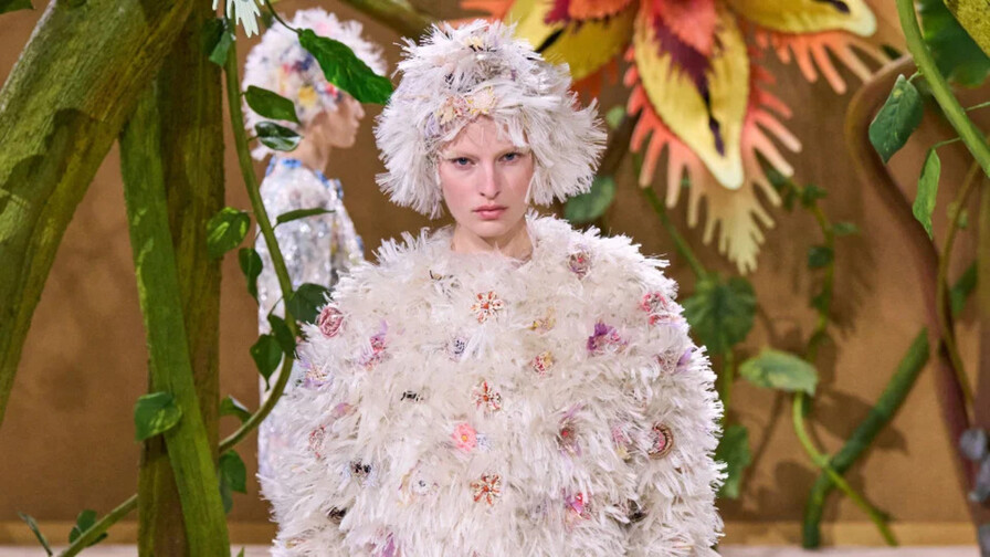 Chanel inspira su alta costura en clásicos de los cuentos infantiles Chanel inspira su alta costura en clásicos de los cuentos infantiles