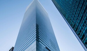 Edificio en construcci&oacute;n en Manhattan contin&uacute;a inestable tras deformaci&oacute;n de columnas