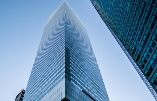 Edificio en construcci&oacute;n en Manhattan contin&uacute;a inestable tras deformaci&oacute;n de columnas