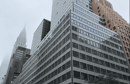 De sede de Pfizer a megaproyecto residencial: la historia del edificio de Manhattan que casi colaps&oacute;