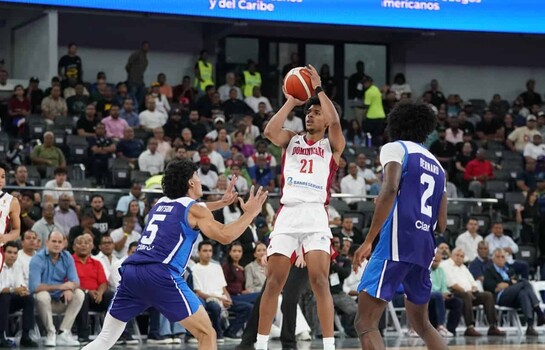 RG Luis impresiona en su debut y Rep&uacute;blica Dominicana pasa con 4-2 a la siguiente ronda de FIBA