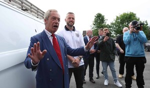 El l&iacute;der populista brit&aacute;nico Nigel Farage dimite como diputado y optar&aacute; a la reelecci&oacute;n