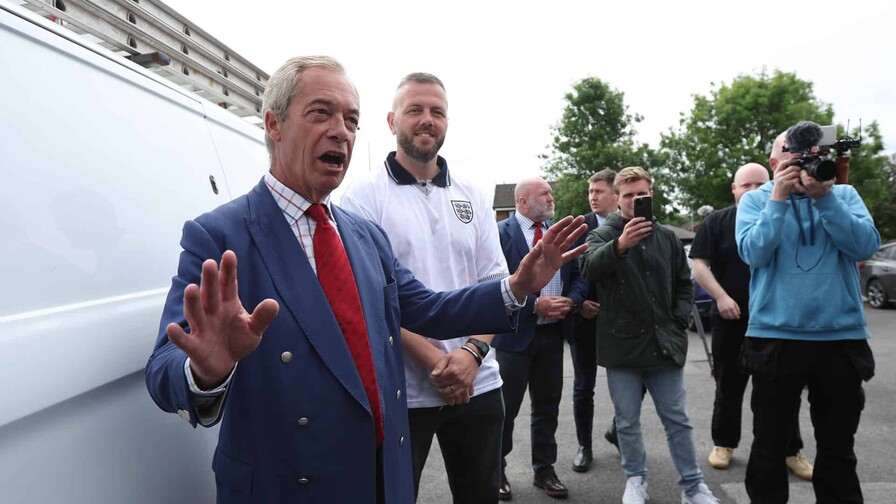 El líder populista británico Nigel Farage dimite como diputado y optará a la reelección El líder populista británico Nigel Farage dimite como diputado y optará a la reelección