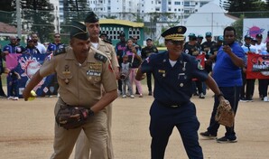 La Liga de softbol de oficiales acad&eacute;micos de las Fuerzas Armadas y la PN inaugur&oacute; su torneo