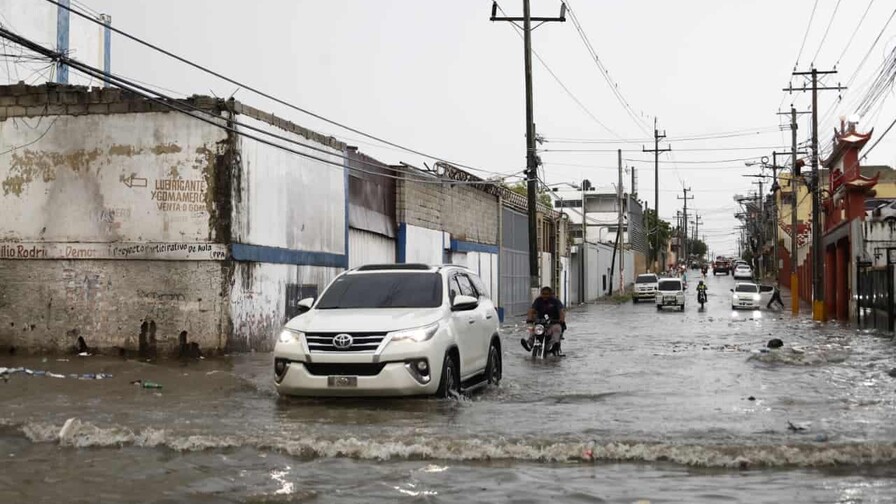 El COE coloca tres provincias en alerta amarilla y 12 en verde por lluvias de este jueves