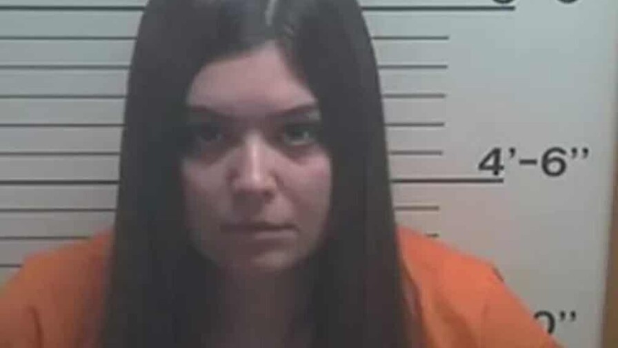 Profesora suplente condenada a dos años de prisión por enviar fotografías íntimas a un estudiante de 14 años en Indiana Profesora suplente condenada a dos años de prisión por enviar fotografías íntimas a un estudiante de 14 años en Indiana
