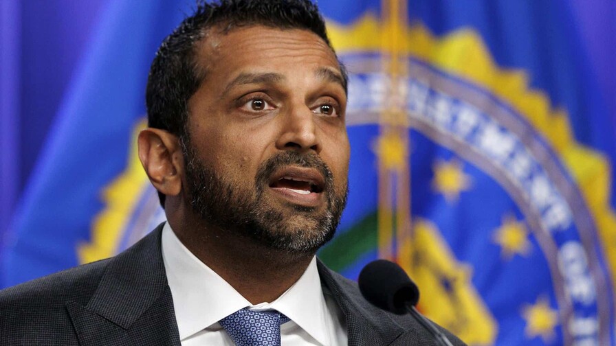 Demócratas acusan al director del FBI de intimidar a periodistas Demócratas acusan al director del FBI de intimidar a periodistas