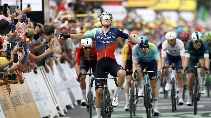 El neerland&eacute;s Olav Kooij resurge de un duro virus y corona una jornada ca&oacute;tica en el Tour de Francia