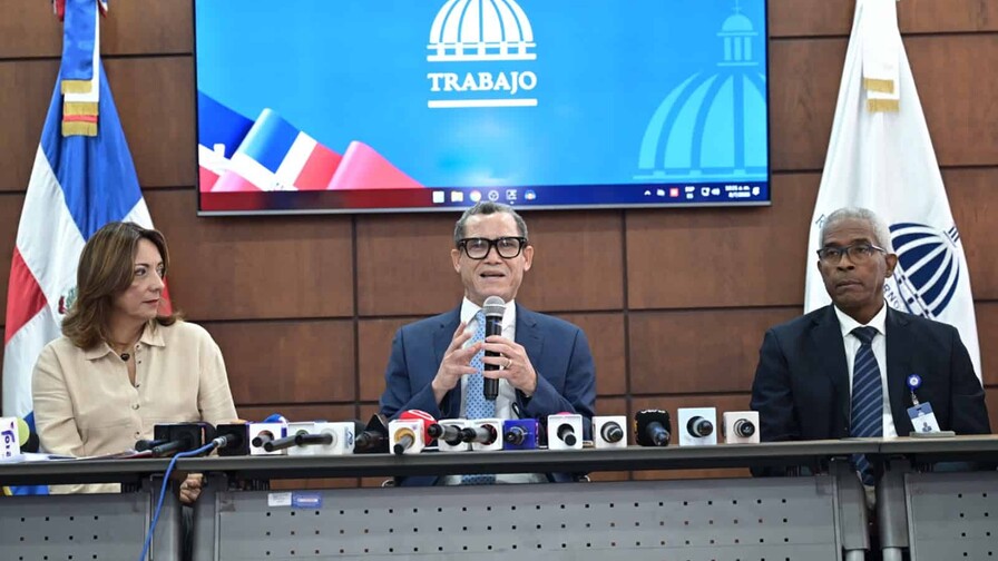 Ministro arremete contra congresistas por Código Laboral: Aquí no podemos vivir del populismo Ministro arremete contra congresistas por Código Laboral: Aquí no podemos vivir del populismo