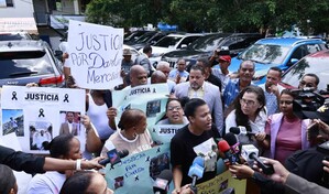 Manifestantes piden someter a dem&aacute;s miembros de la patrulla actuante en muerte de Darlin Mercado
