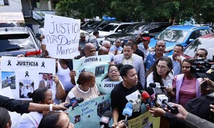 Manifestantes piden someter a dem&aacute;s miembros de la patrulla actuante en muerte de Darlin Mercado