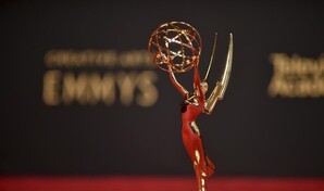 Esta noche se entregan los Emmy con Widows Bay y The Pitt a la cabeza