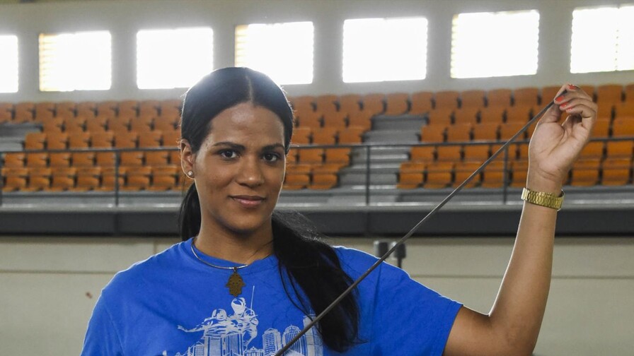 Heyddys Valent&iacute;n y Rossy F&eacute;lix desaf&iacute;an barreras por el esgrima