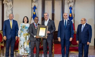 Tres historias, una misma vocaci&oacute;n: docentes reciben la Medalla al M&eacute;rito Magisterial 2026