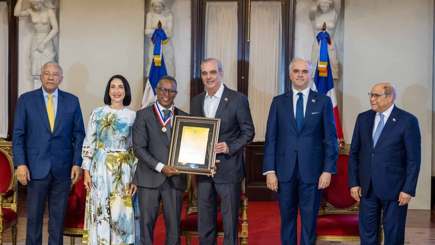 Tres historias, una misma vocación: docentes reciben la Medalla al Mérito Magisterial 2026 Tres historias, una misma vocación: docentes reciben la Medalla al Mérito Magisterial 2026