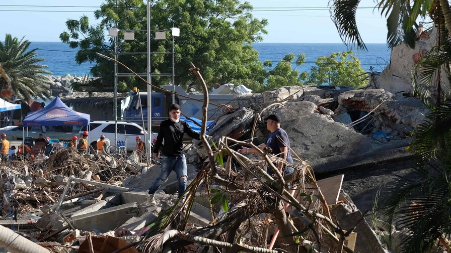 Venezuela se centra en la búsqueda de cuerpos cuando se cumplen dos semanas del terremoto Venezuela se centra en la búsqueda de cuerpos cuando se cumplen dos semanas del terremoto