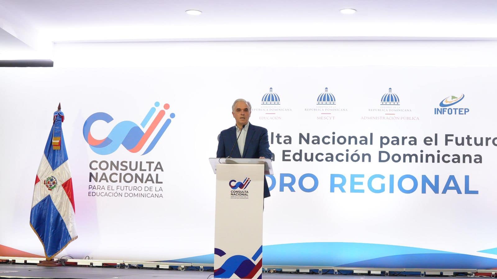 .El ministro de Educación,  Luis Miguel De Camps
