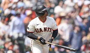 Devers arde con el madero tras ser colocado en el mercado por los Gigantes