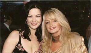 Catherine Zeta-Jones recuerda a Bonnie Tyler, fallecida hoy a los 75 a&ntilde;os
