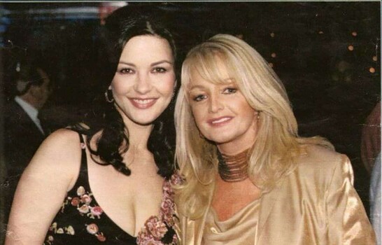 Catherine Zeta-Jones recuerda a Bonnie Tyler, fallecida hoy a los 75 a&ntilde;os