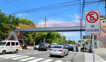 Ciudadanos estrenan puente peatonal frente al Hospital de las Fuerzas Armadas