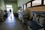 Equipos rotos y médicos exhaustos: el sistema de salud cubano al borde del colapso Equipos rotos y médicos exhaustos: el sistema de salud cubano al borde del colapso