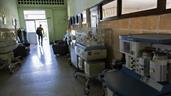 Equipos rotos y m&eacute;dicos exhaustos: el sistema de salud cubano al borde del colapso