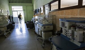Equipos rotos y m&eacute;dicos exhaustos: el sistema de salud cubano al borde del colapso