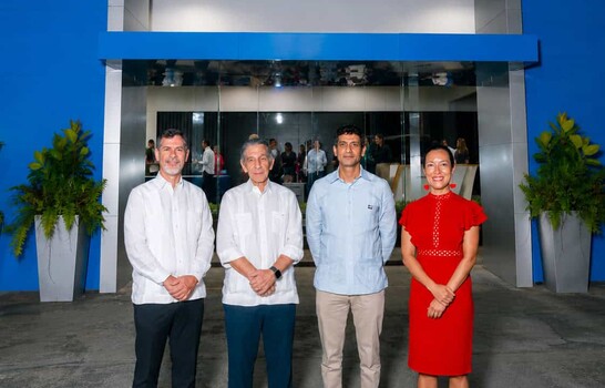 La Embajada de los EE. UU. y Santo Domingo Motors destacan alianza empresarial