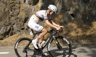 Fin al sue&ntilde;o de la Vuelta y el Mundial: Pogacar pasa por el quir&oacute;fano tras su terrible ca&iacute;da