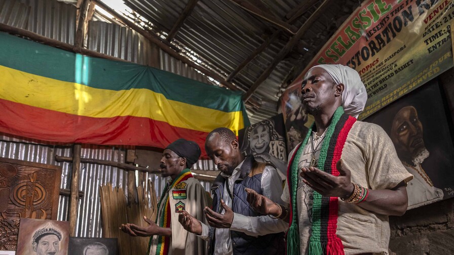 En nombre de la libertad de culto, rastafaris kenianos esperan poder fumar cannabis legalmente En nombre de la libertad de culto, rastafaris kenianos esperan poder fumar cannabis legalmente