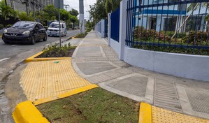 Superintendencia de Seguros recupera aceras con financimiento de la Superintendencia de Bancos