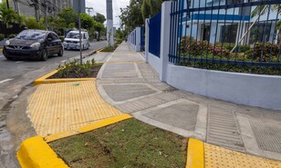 Superintendencia de Seguros recupera aceras con financimiento de la Superintendencia de Bancos