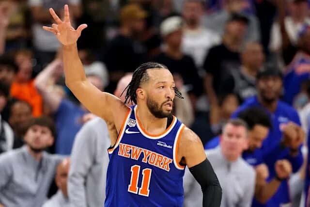 Subastan por un millón de dólares la camiseta con la que Brunson debutó en las finales de la NBA Subastan por un millón de dólares la camiseta con la que Brunson debutó en las finales de la NBA