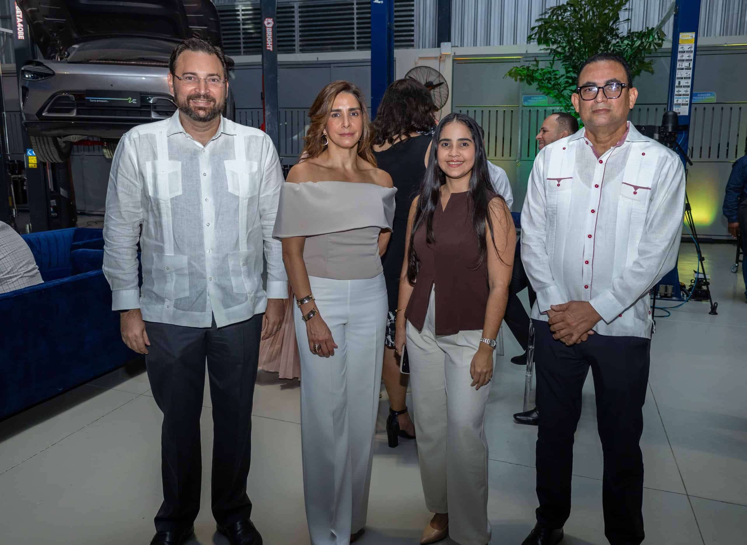 Carlos Rodr&iacute;guez, Nanette Camarena Torres, Adriana Bello y Jairo Acevedo.